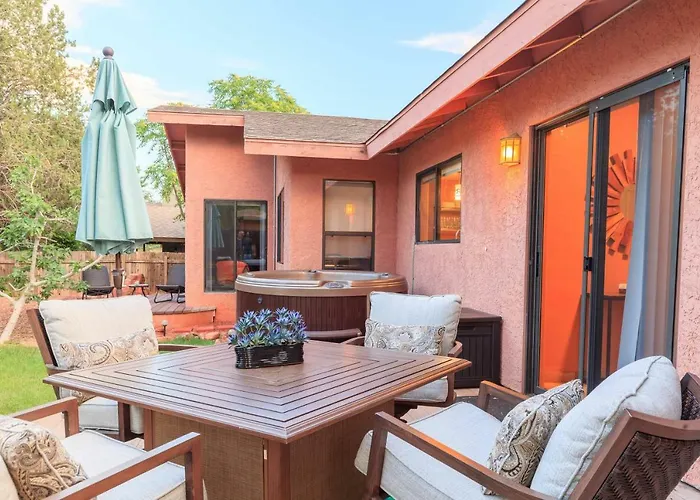 Luxurious Red Rock Vista *